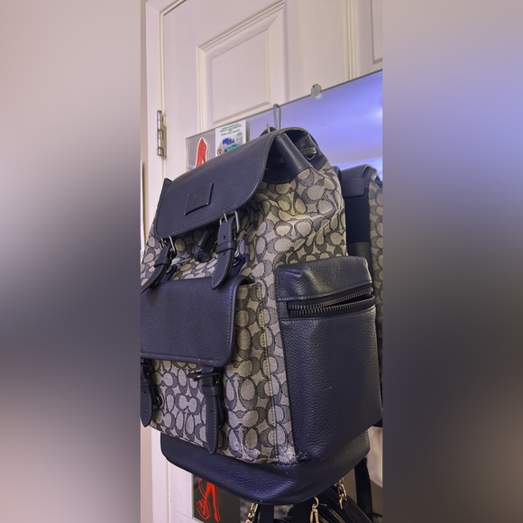 Coach back pack - Picture 2 of 3